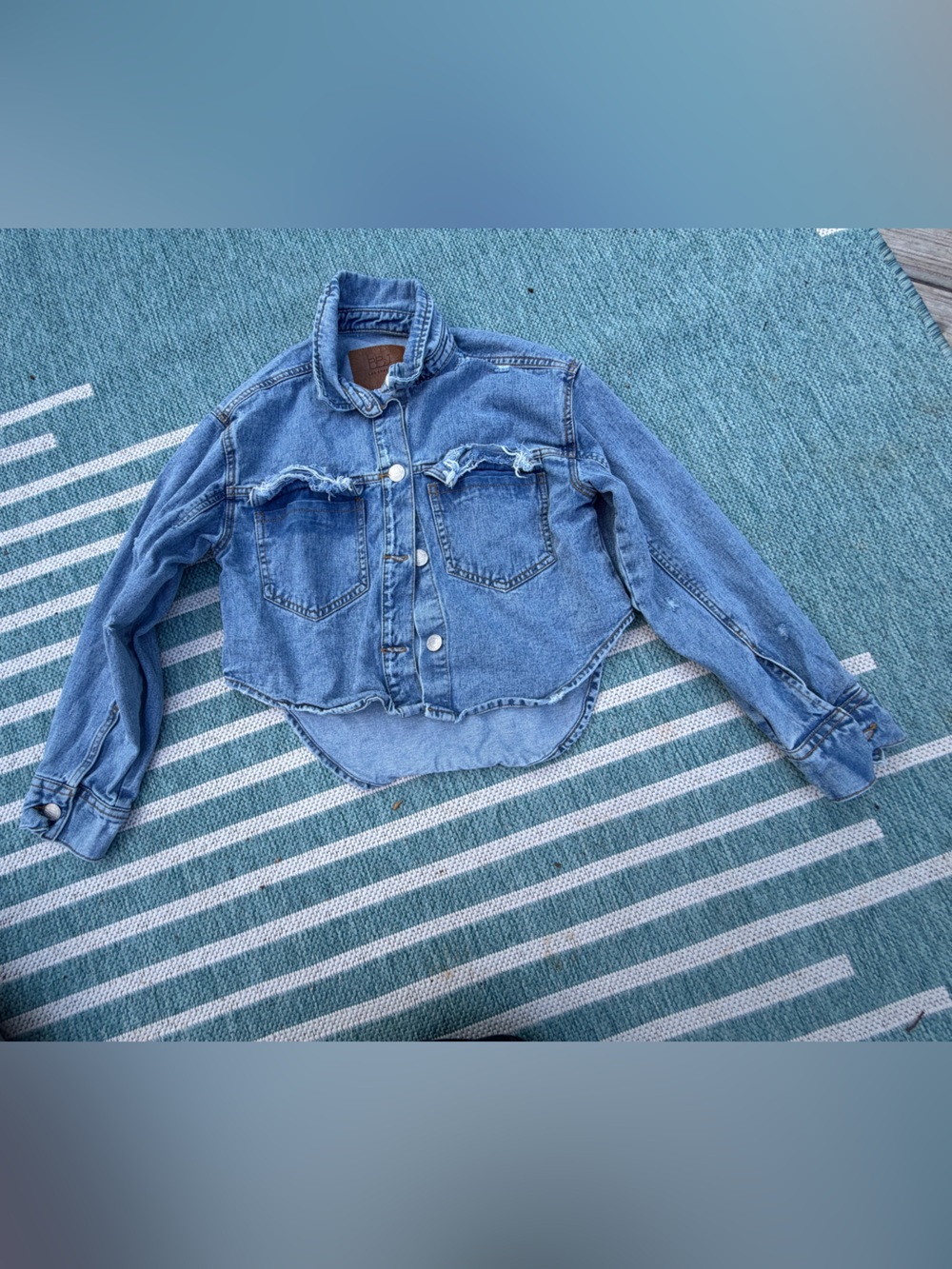 BBJ Los Angeles Blue Denim Cropped shacket Jacket size small